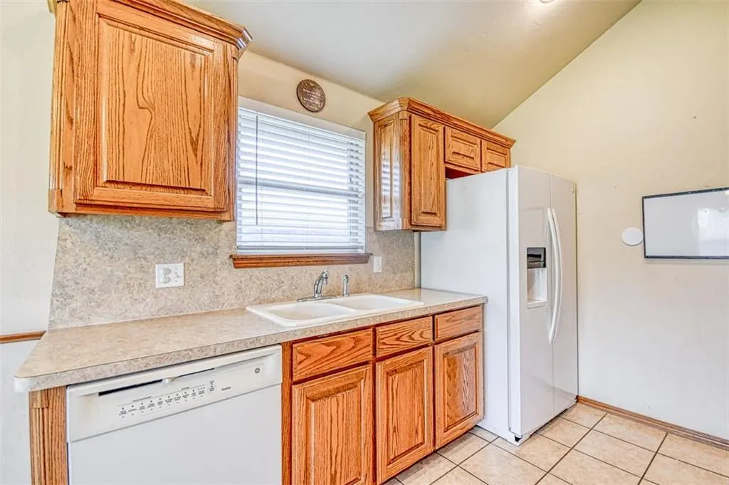 Photo 9 — 1708 Meadow Run Drive, Oklahoma City, OK 73160