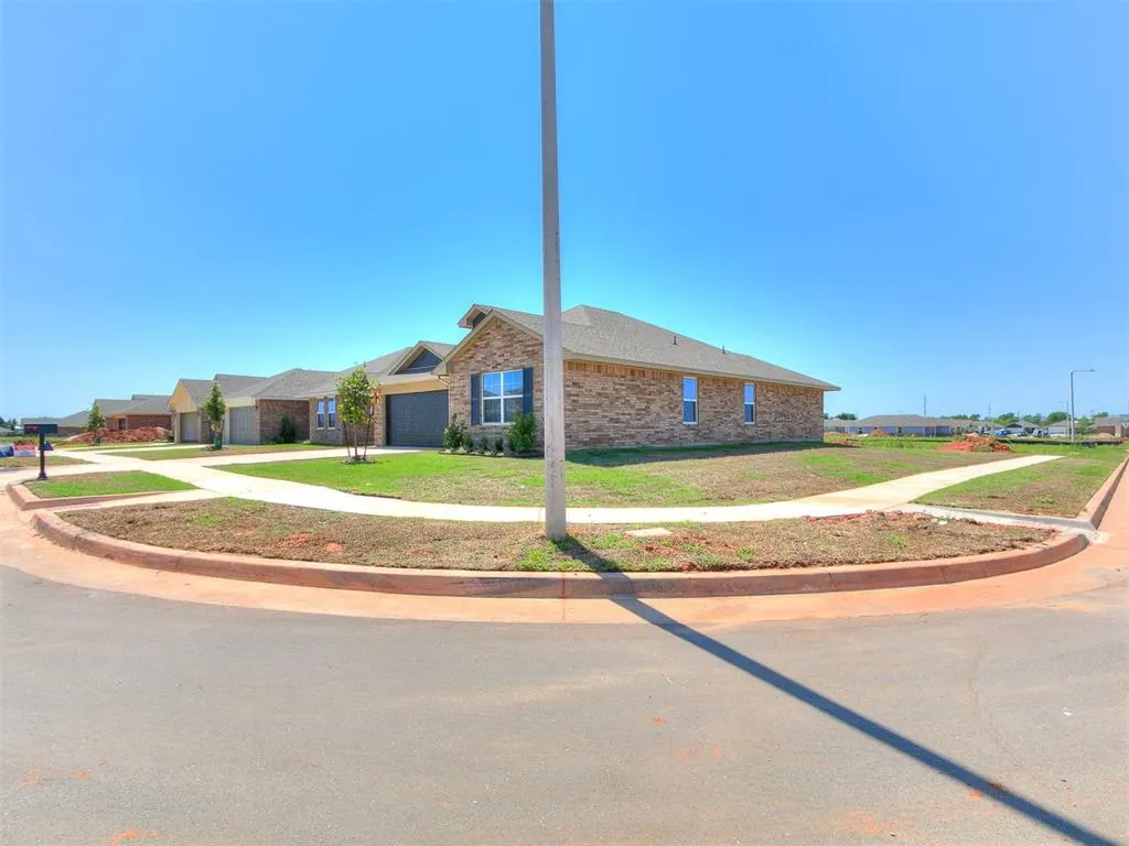 Photo 3 — 9001 Blackfork Lane, Oklahoma City, OK 73160