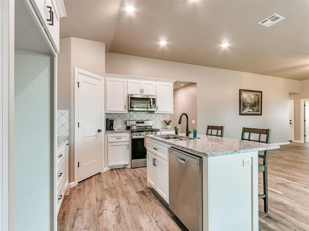 Photo 13 — 796 Harrison Street, Harrah, OK 73045