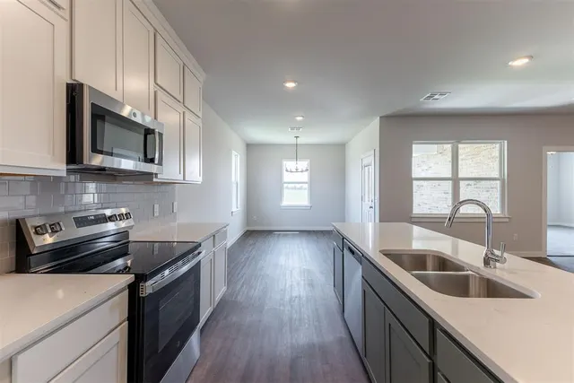 Photo 8 — 1721 Elm Circle, Tuttle, OK 73089