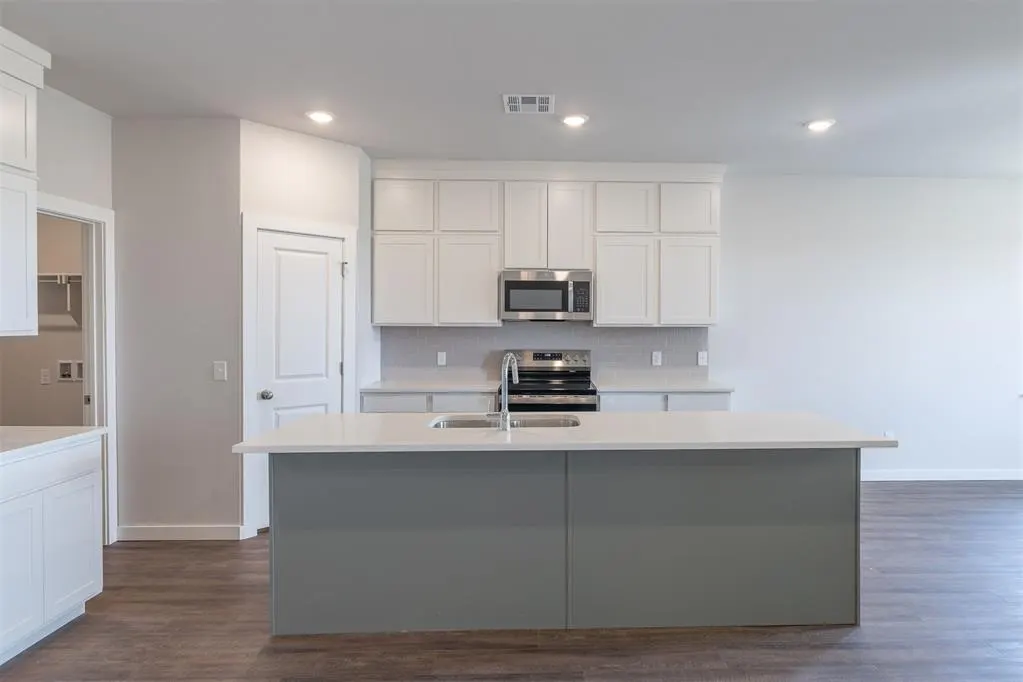 Photo 2 — 1721 Elm Circle, Tuttle, OK 73089