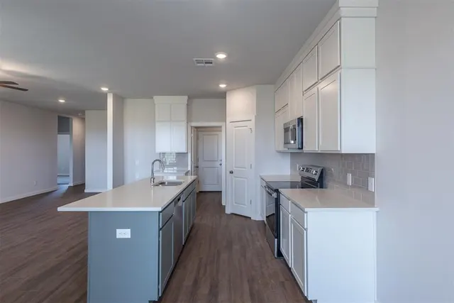 Photo 5 — 1721 Elm Circle, Tuttle, OK 73089