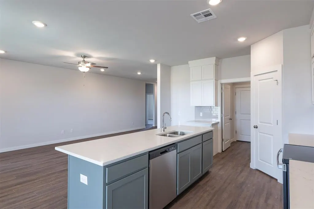 Photo 6 — 1721 Elm Circle, Tuttle, OK 73089