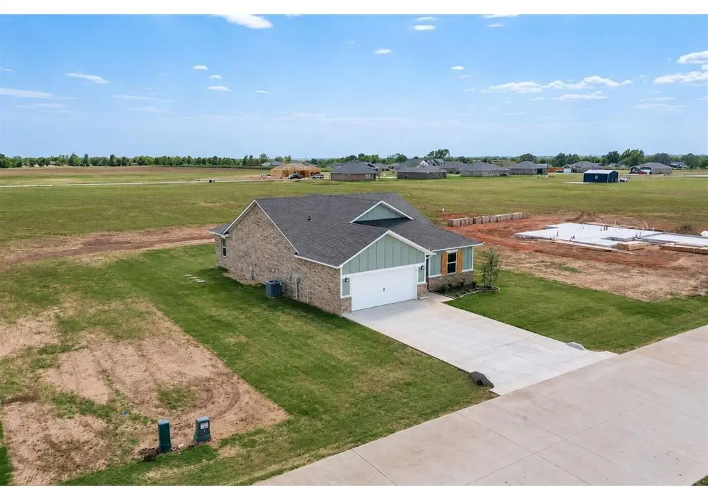 Photo 44 — 1721 Elm Circle, Tuttle, OK 73089