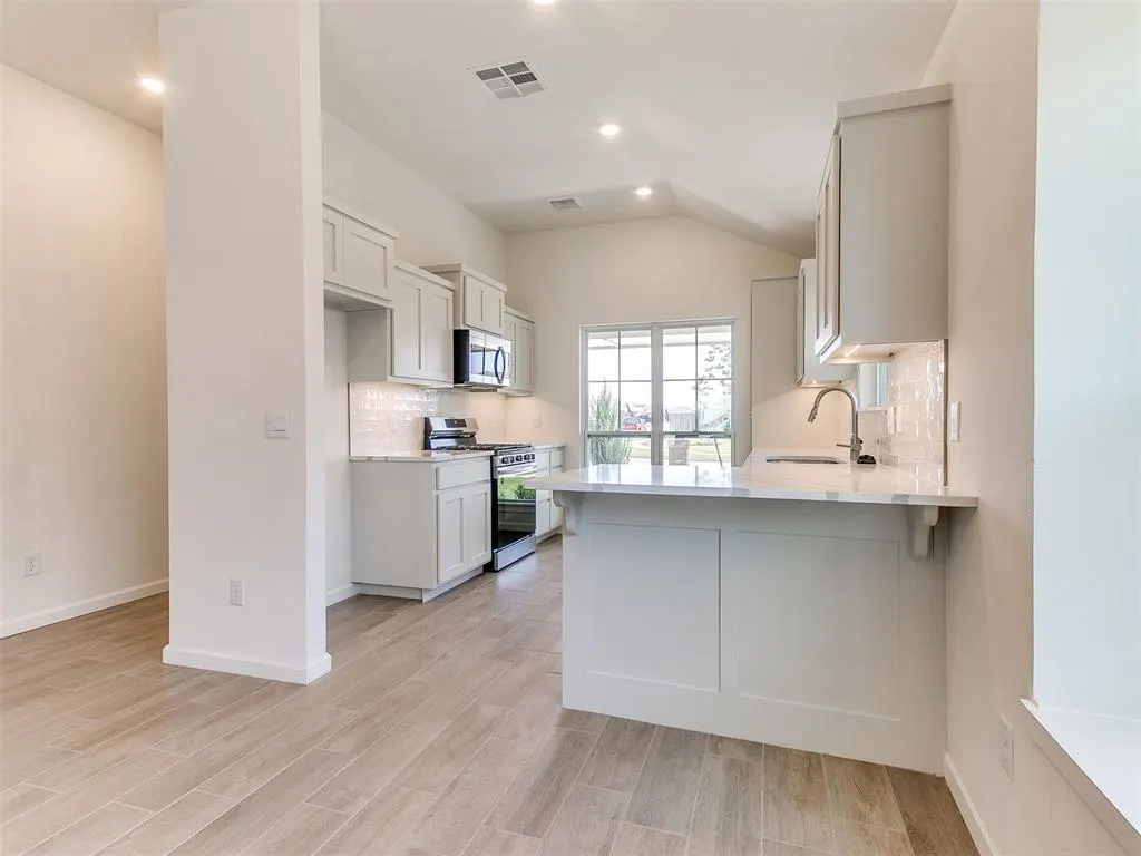 Photo 10 — 18029 Austin Court, Edmond, OK 73012