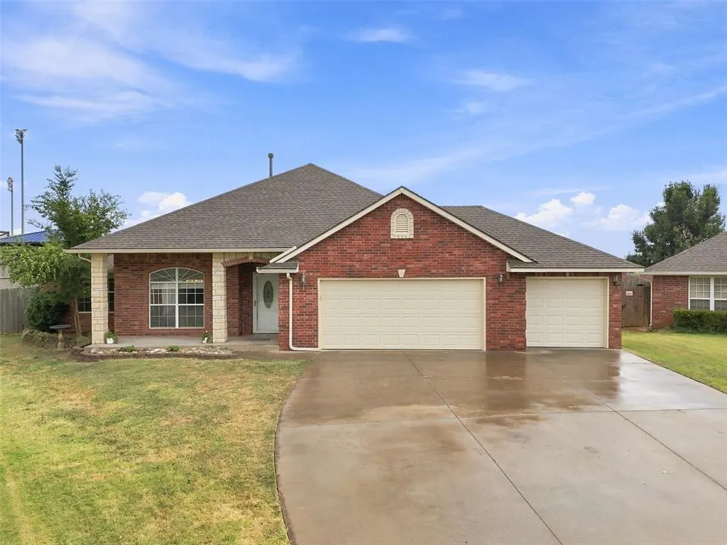 Front exterior — 1280 Douglas Circle, Noble, OK 73068