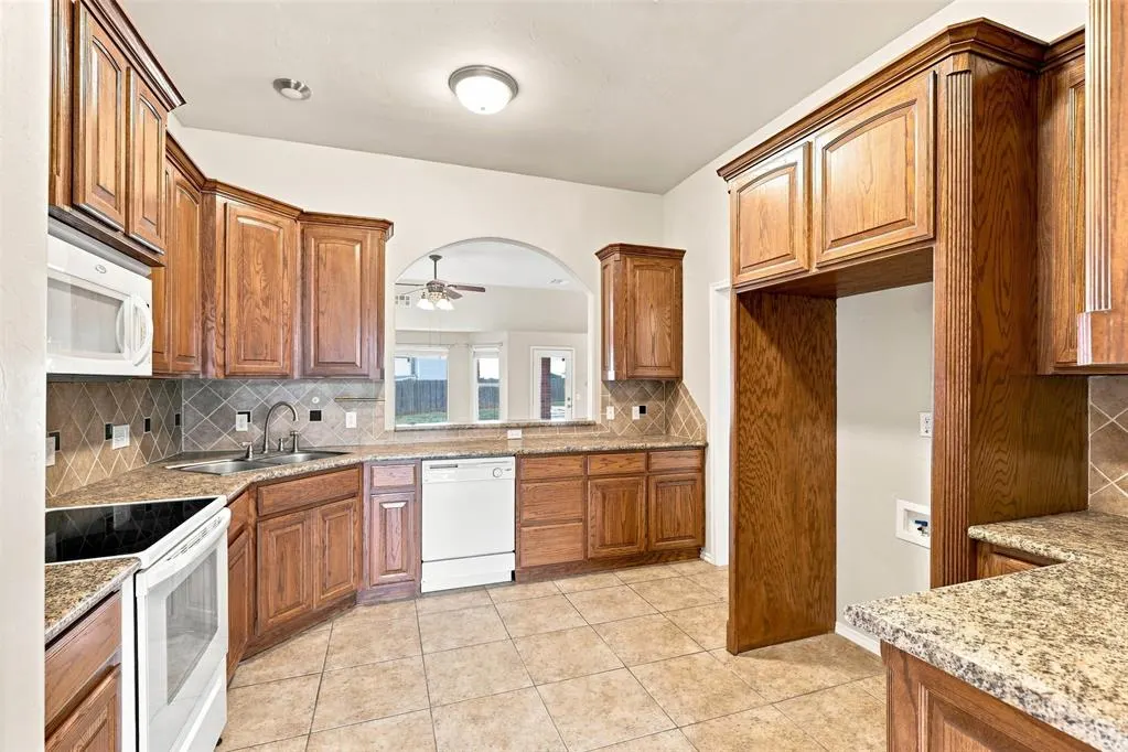 Photo 10 — 1280 Douglas Circle, Noble, OK 73068
