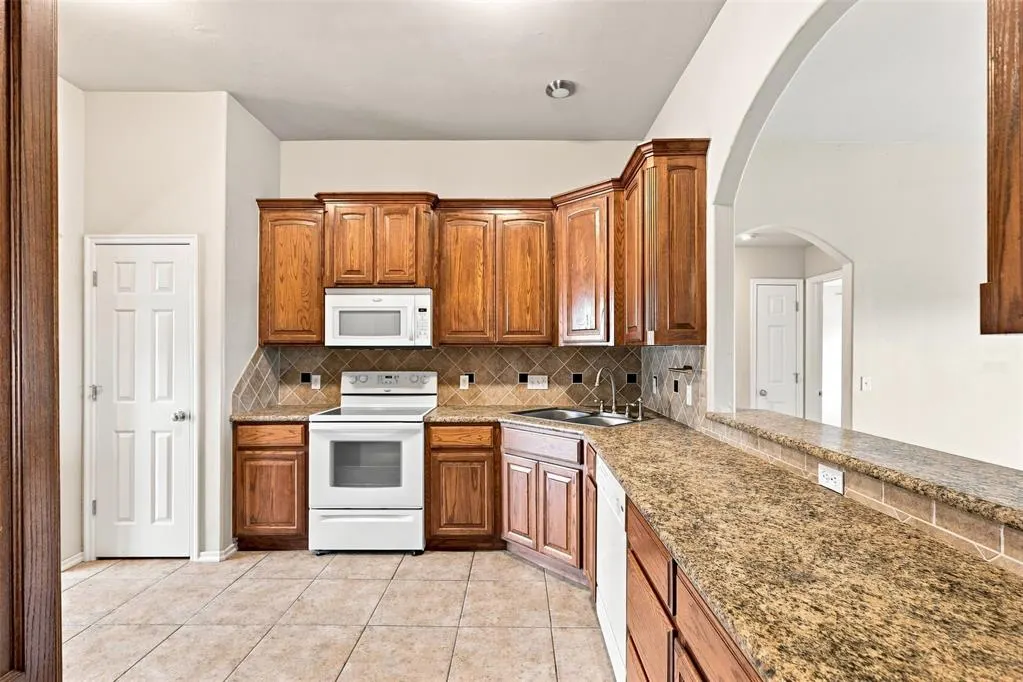 Photo 11 — 1280 Douglas Circle, Noble, OK 73068