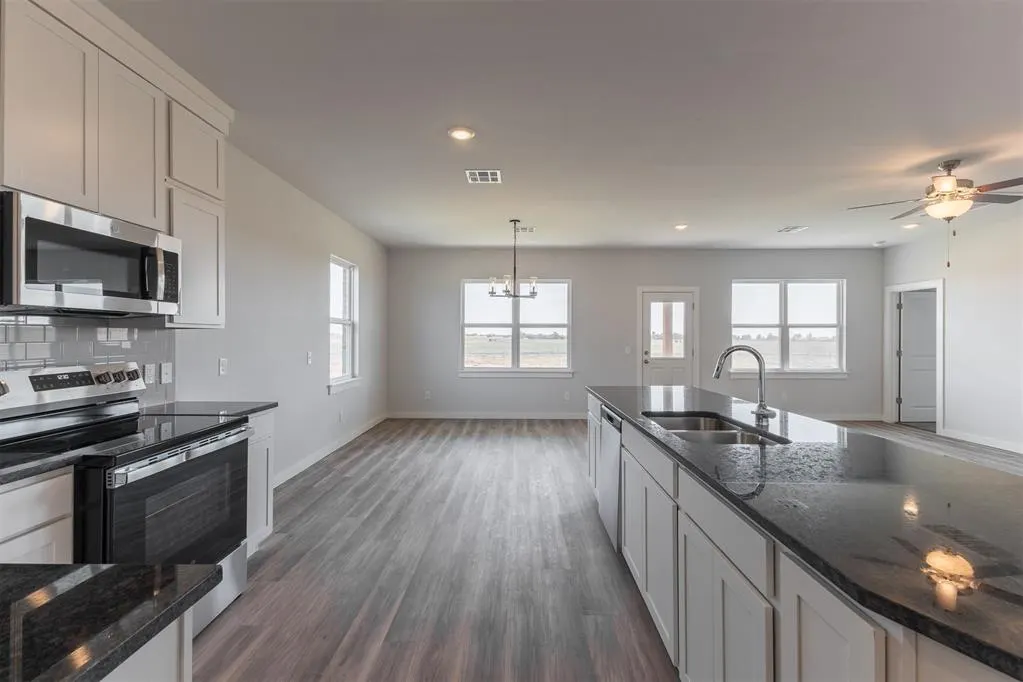 Photo 7 — 1725 Elm Circle, Tuttle, OK 73089