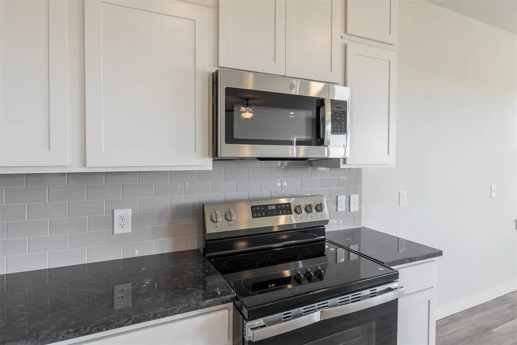 Photo 9 — 1725 Elm Circle, Tuttle, OK 73089