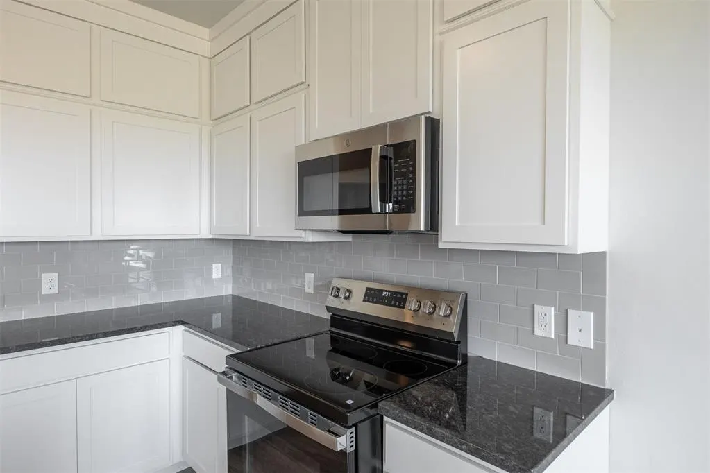 Photo 8 — 1725 Elm Circle, Tuttle, OK 73089