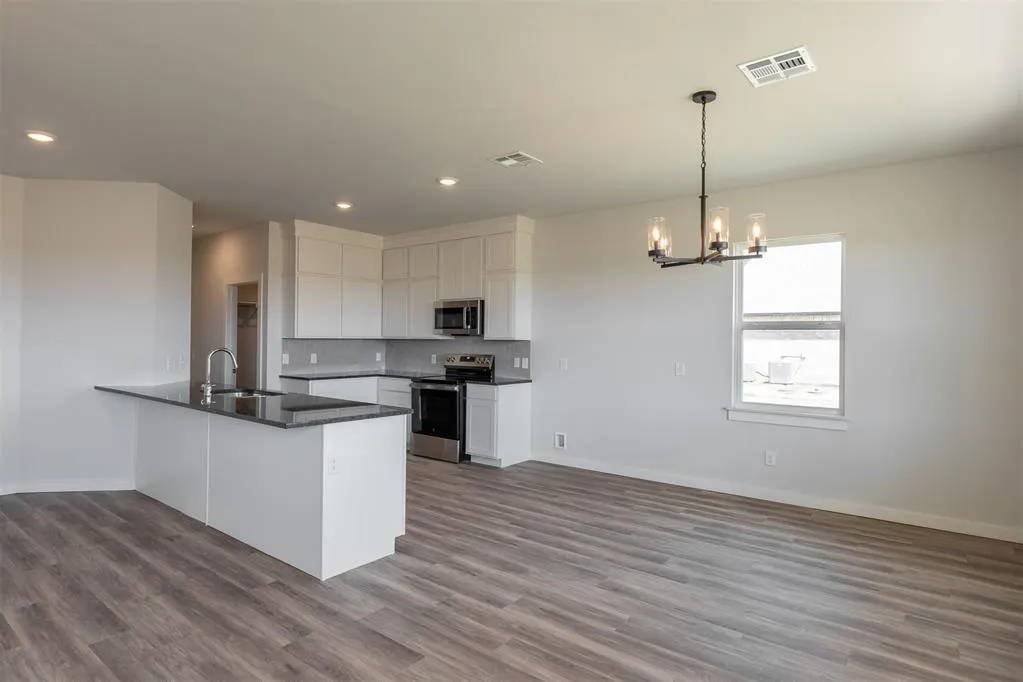 Photo 2 — 1725 Elm Circle, Tuttle, OK 73089