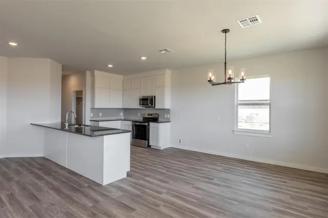 Photo 2 — 1725 Elm Circle, Tuttle, OK 73089