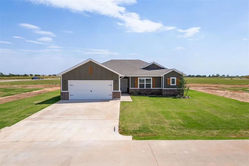 Front exterior — 1725 Elm Circle, Tuttle, OK 73089