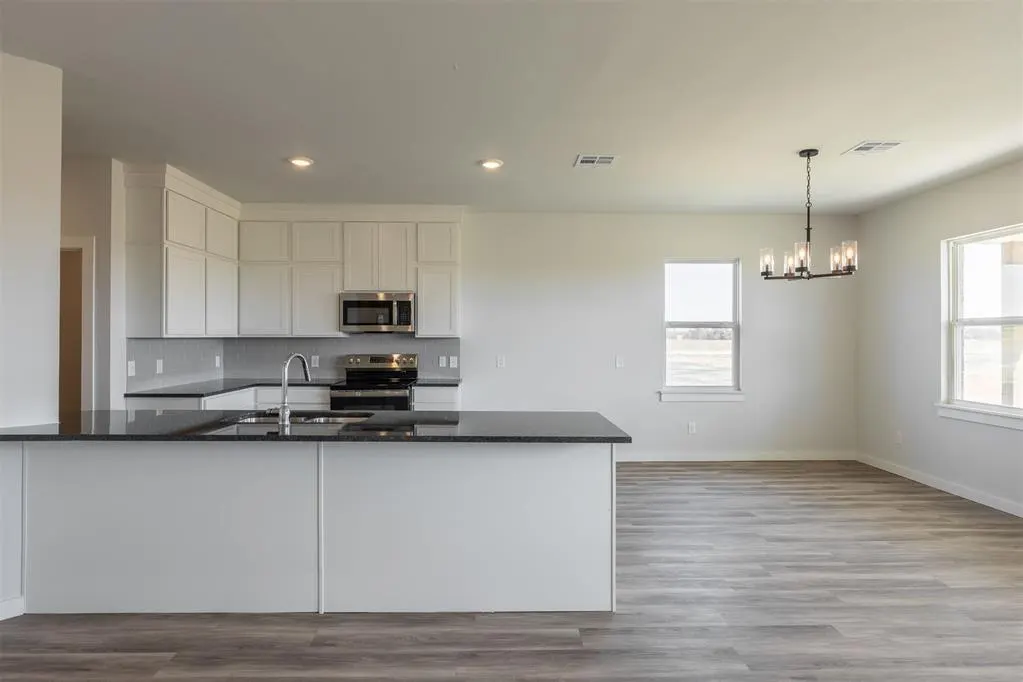 Photo 3 — 1725 Elm Circle, Tuttle, OK 73089