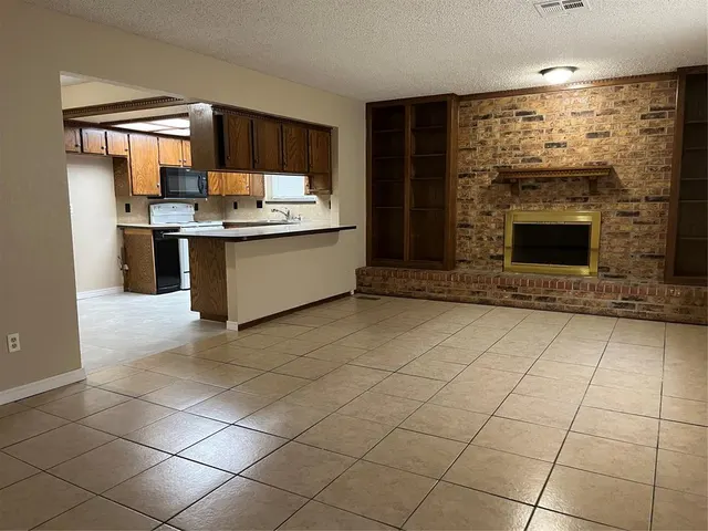 Photo 2 — 10329 Exter Avenue, Yukon, OK 73099