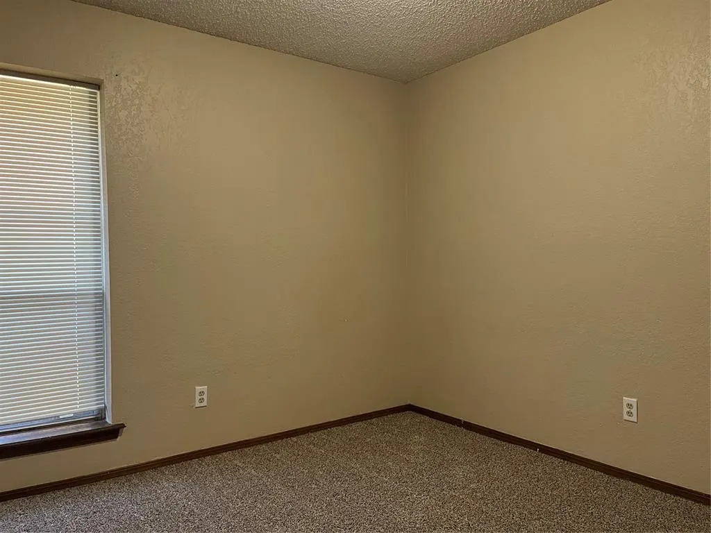 Photo 4 — 10329 Exter Avenue, Yukon, OK 73099