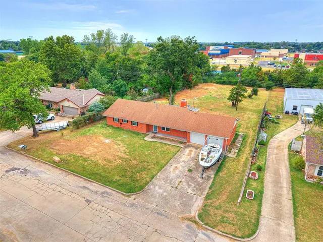 Photo 2 — 907 Oak Park Drive, Choctaw, OK 73020