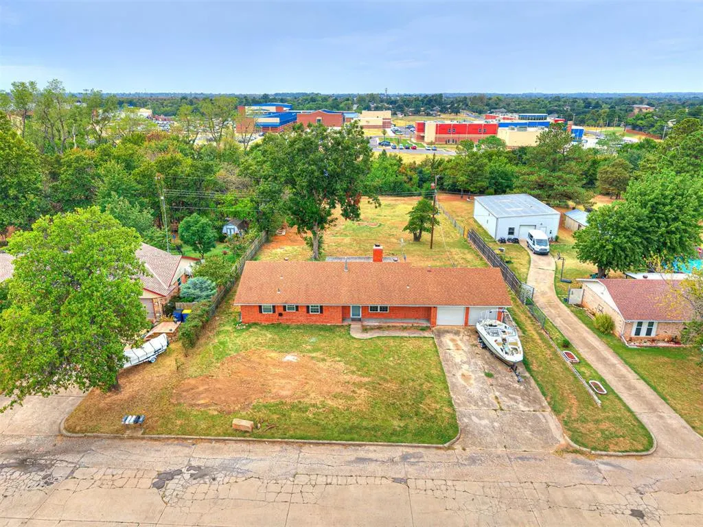 Photo 3 — 907 Oak Park Drive, Choctaw, OK 73020