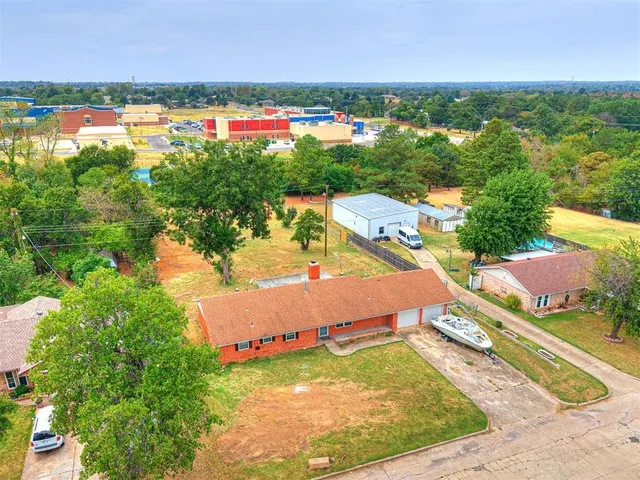 Photo 4 — 907 Oak Park Drive, Choctaw, OK 73020