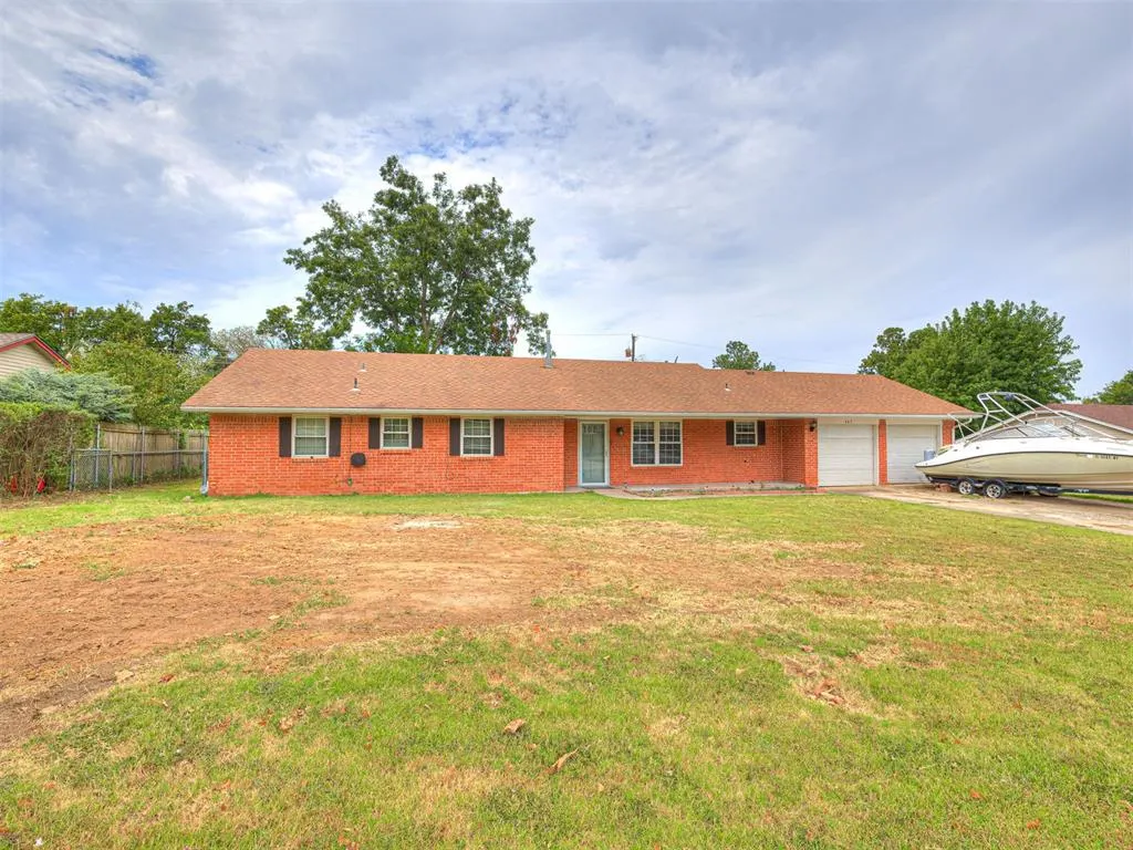 Photo 5 — 907 Oak Park Drive, Choctaw, OK 73020
