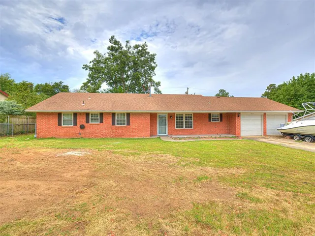 Photo 6 — 907 Oak Park Drive, Choctaw, OK 73020
