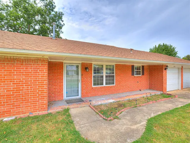Photo 7 — 907 Oak Park Drive, Choctaw, OK 73020