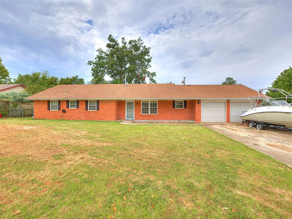 Photo 11 — 907 Oak Park Drive, Choctaw, OK 73020