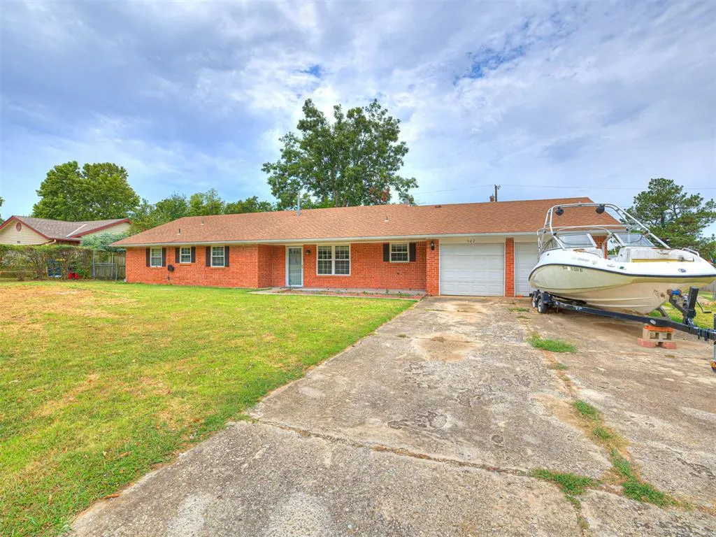 Photo 12 — 907 Oak Park Drive, Choctaw, OK 73020