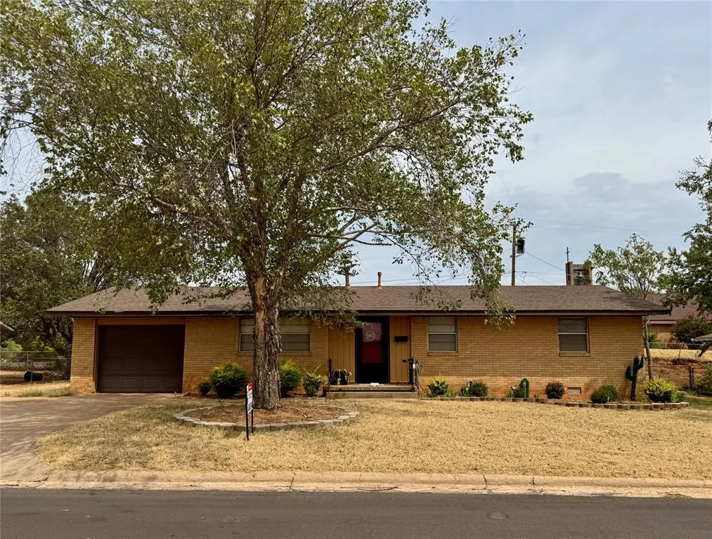Front exterior — 901 E Kee Street, Weatherford, OK 73096