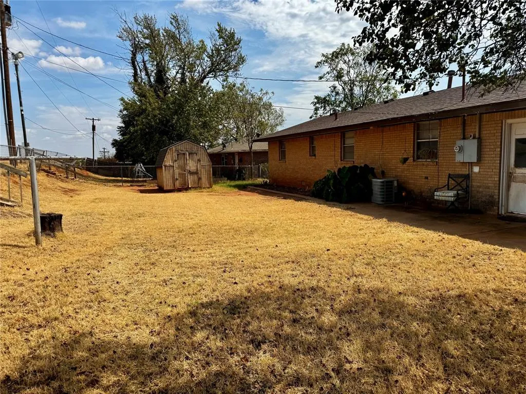 Photo 38 — 901 E Kee Street, Weatherford, OK 73096