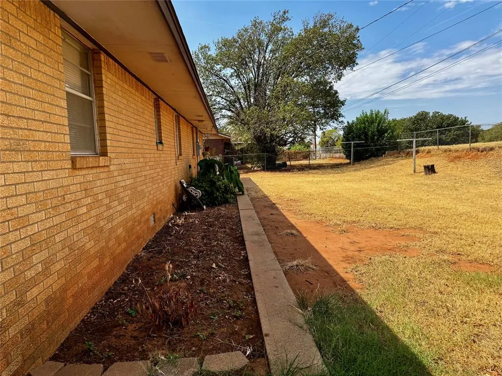 Photo 39 — 901 E Kee Street, Weatherford, OK 73096