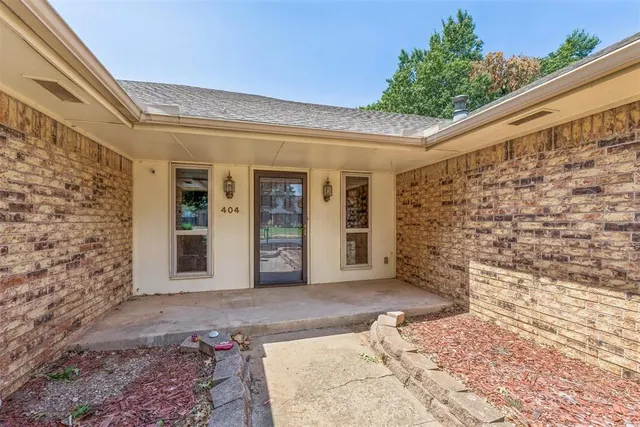 Photo 5 — 404 Willow Branch Road, Norman, OK 73072