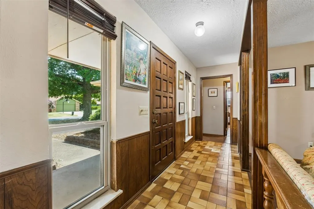 Photo 7 — 404 Willow Branch Road, Norman, OK 73072
