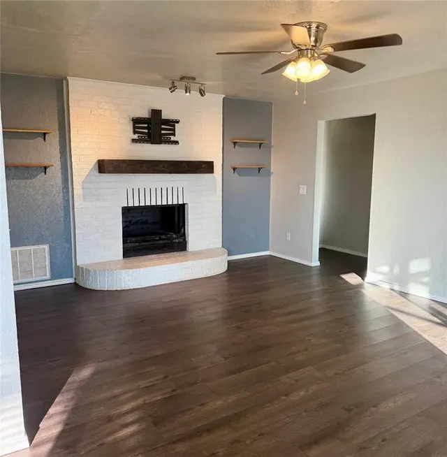 Photo 2 — 392 Echo Lane, Harrah, OK 73045