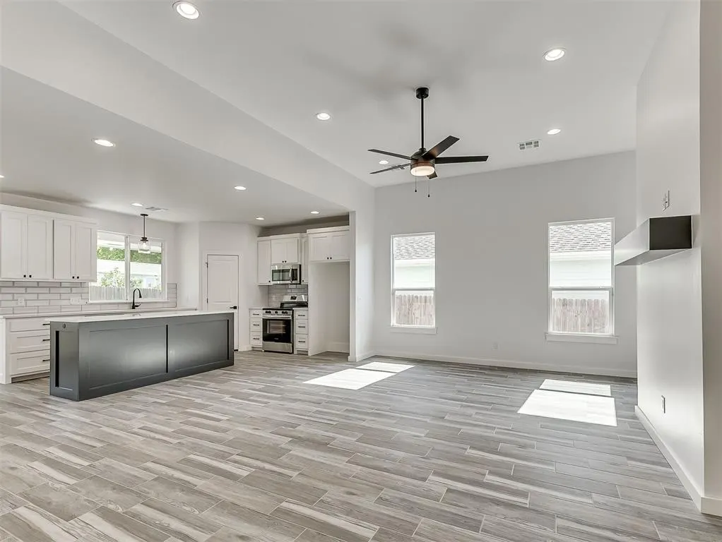 Photo 9 — 722 E Grant Avenue, Guthrie, OK 73044