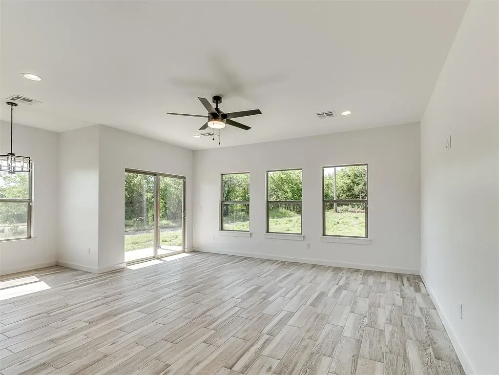 Photo 8 — 1925 E Springer Avenue, Guthrie, OK 73044