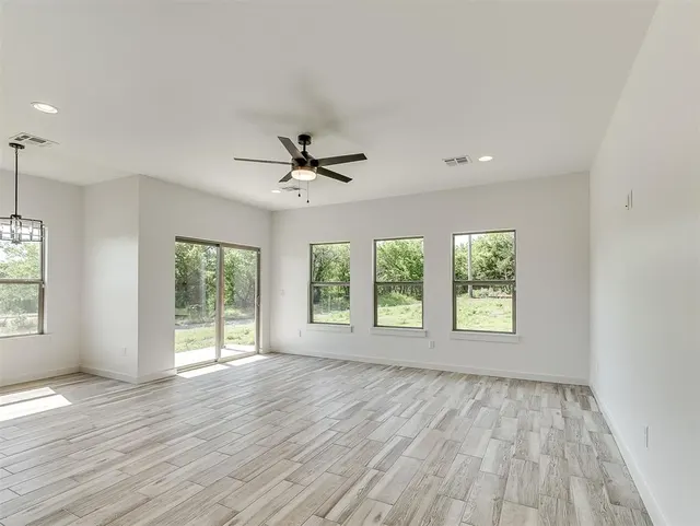 Photo 8 — 1925 E Springer Avenue, Guthrie, OK 73044