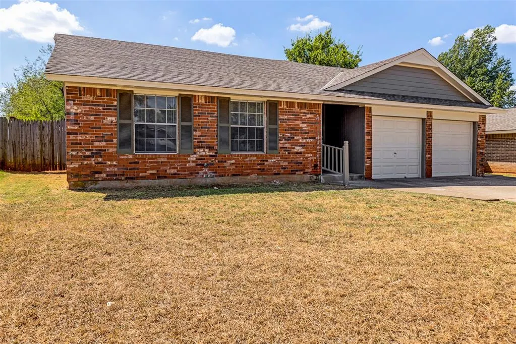 Photo 2 — 1104 Juno Circle, Edmond, OK 73003