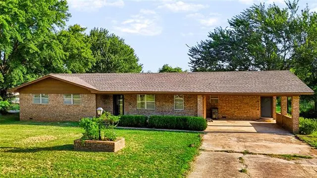 Photo 3 — 130 W Gist Avenue, Roff, OK 74820