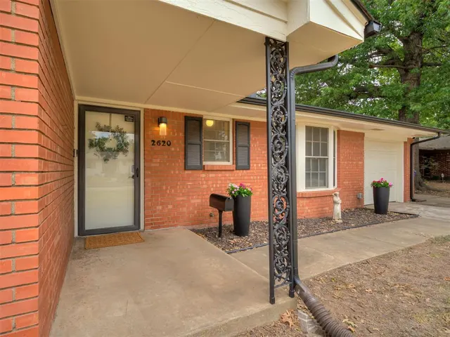 Photo 2 — 2620 Abbey Road, Oklahoma City, OK 73120