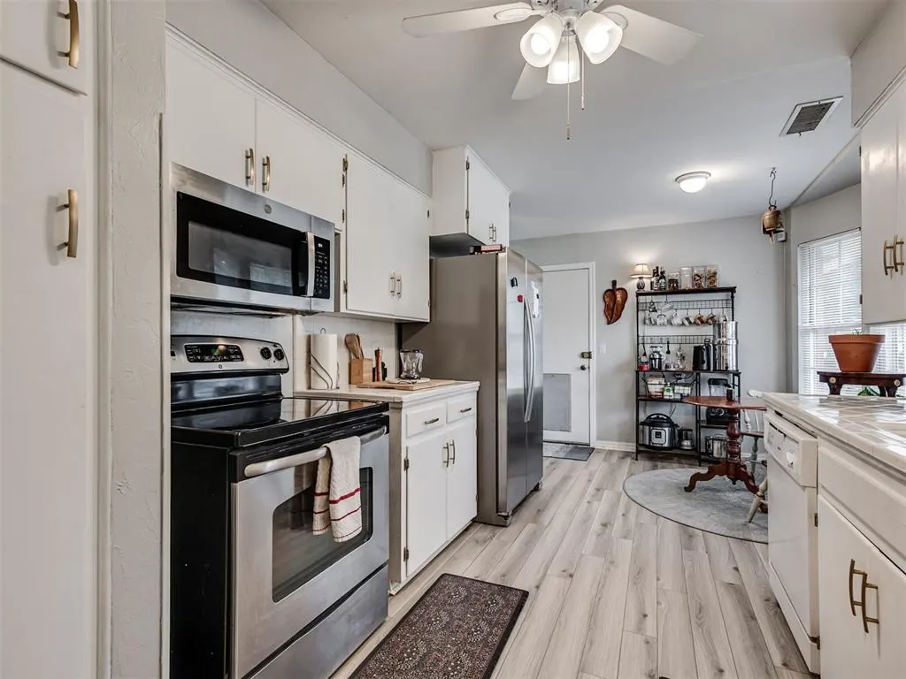 Photo 8 — 2620 Abbey Road, Oklahoma City, OK 73120