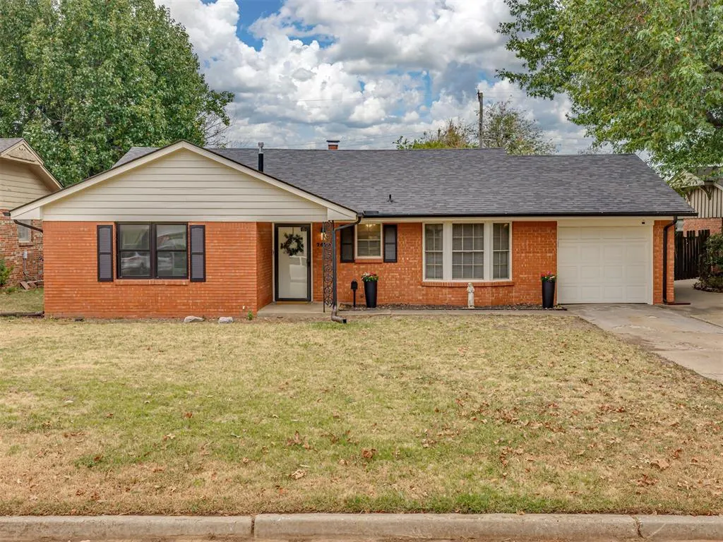 Photo 2 — 2620 Abbey Road, Oklahoma City, OK 73120