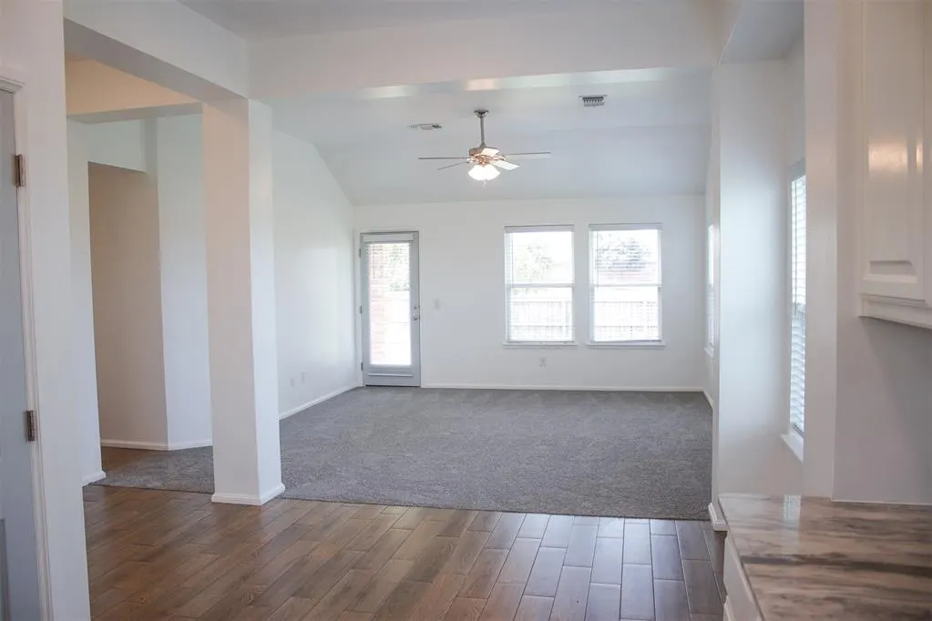 Photo 7 — 10601 NW 20th Street, Yukon, OK 73099