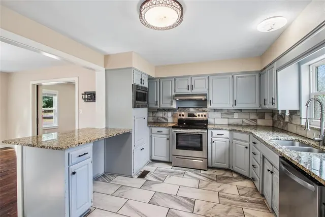 Photo 3 — 537 S Miles Avenue, El Reno, OK 73036