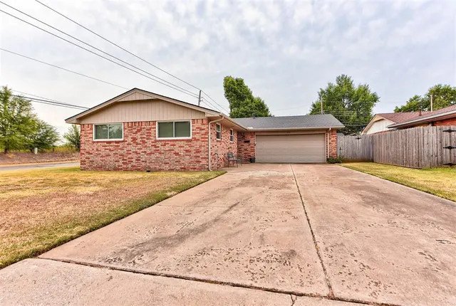 Photo 2 — 201 Holbrook Drive, El Reno, OK 73036