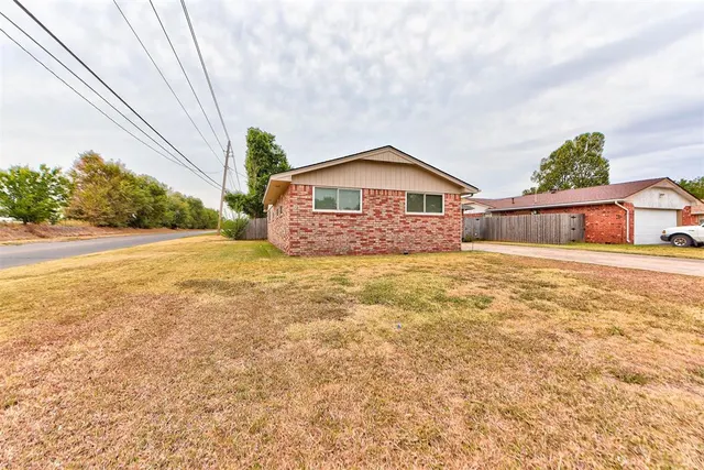 Photo 5 — 201 Holbrook Drive, El Reno, OK 73036
