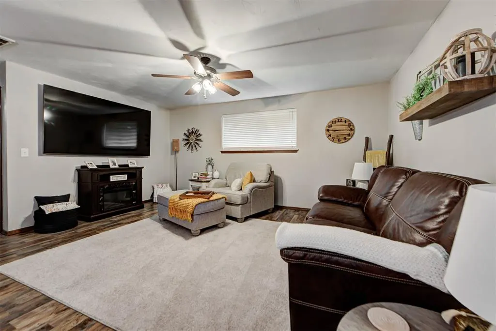Photo 13 — 201 Holbrook Drive, El Reno, OK 73036