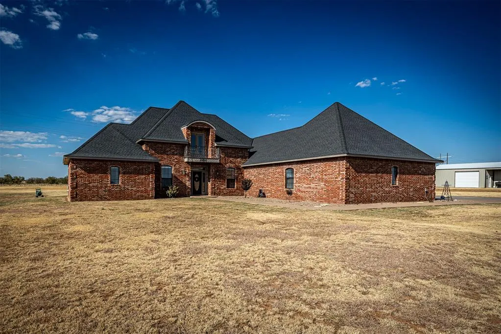 Photo 2 — 203 Soleil Drive, Walters, OK 73527