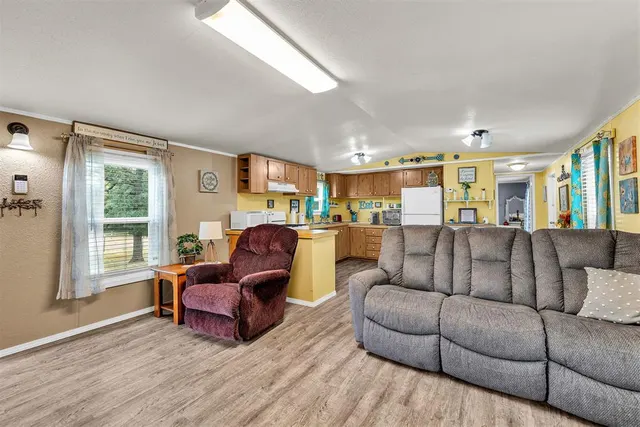 Photo 6 — 974 Bailey Lane, Norman, OK 73026